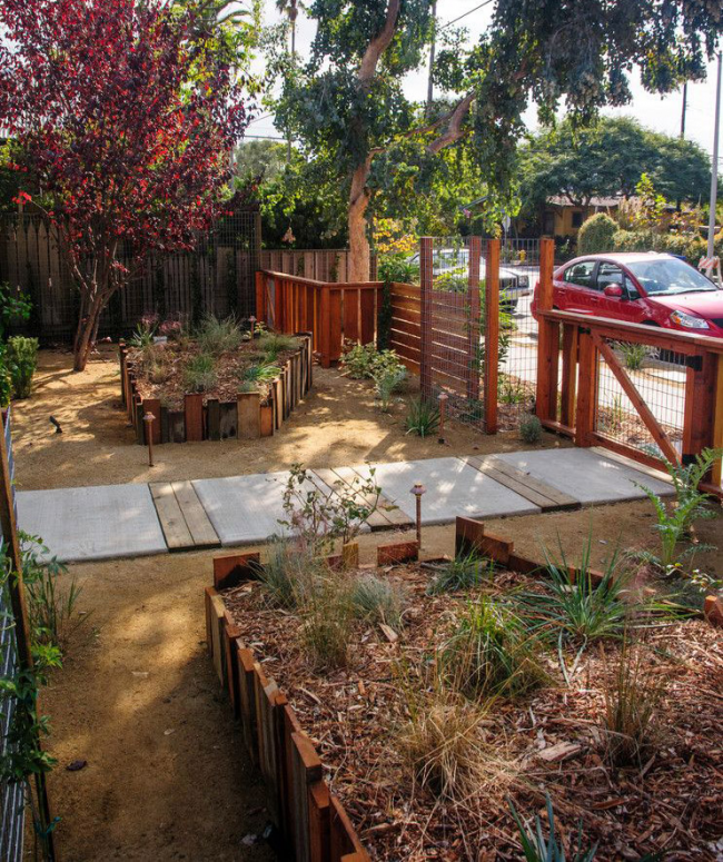 Дървена ограда - екологично чиста и естествена декорация на вашия сайт