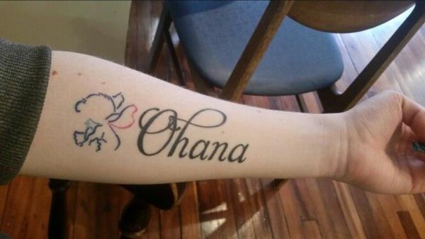 avant-bras de tatouage ohana