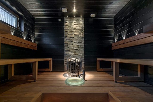 Útulná malá sauna z přírodního dřeva