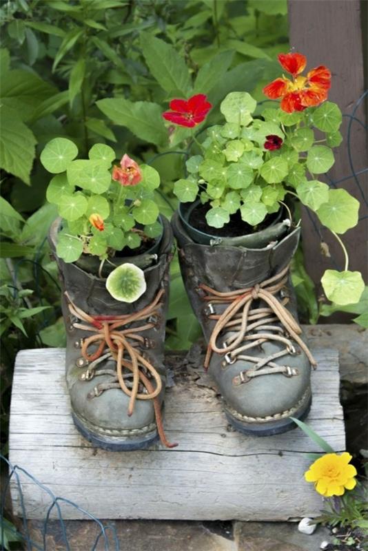 oryginalne dekoracje ogrodowe stwórz własne donice na stare buty