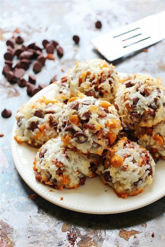 oryginalne makaroniki kokosowe z kawałkami czekolady