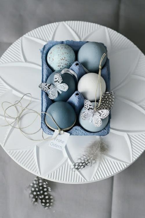 dekoracja wielkanocna niebieskie jajka papierowe motyle
