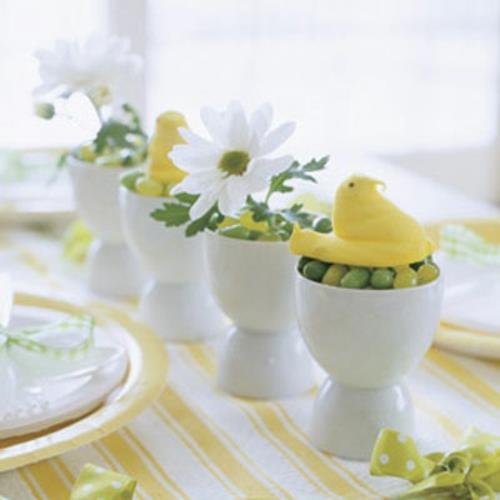 oryginalna dekoracja wielkanocna kubek na jajka biała porcelana
