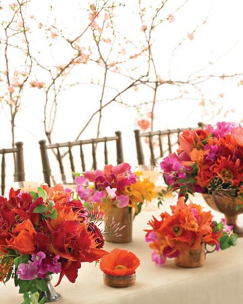oryginalna dekoracja wielkanocna wiosenne kwiaty dekoracja stołu