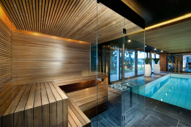 Finská sauna s bazénem a relaxační zónou