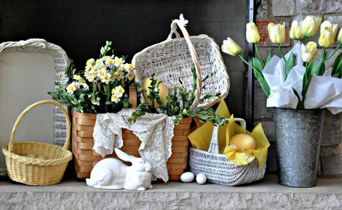 Décorations de Pâques idées bricoler jonquilles paniers décorations de table faites vous-même
