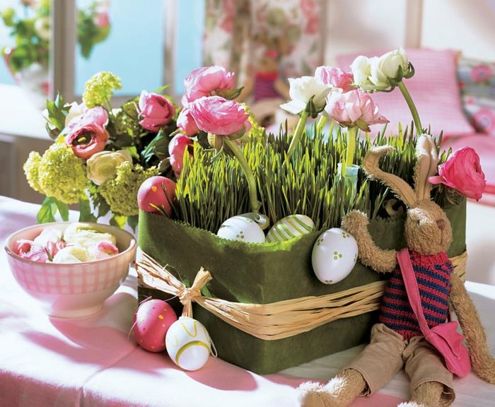 Décorations de Pâques bricoler des idées décorations de table faites vous-même lapin de pâques oeufs de pâques planteur d'herbe