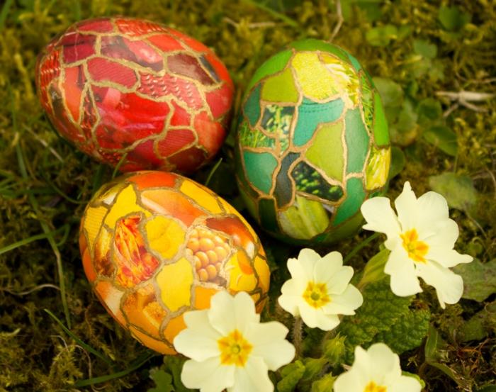 malowanie pisanki akwarele farby jajka farba wiesiołka trawa mech