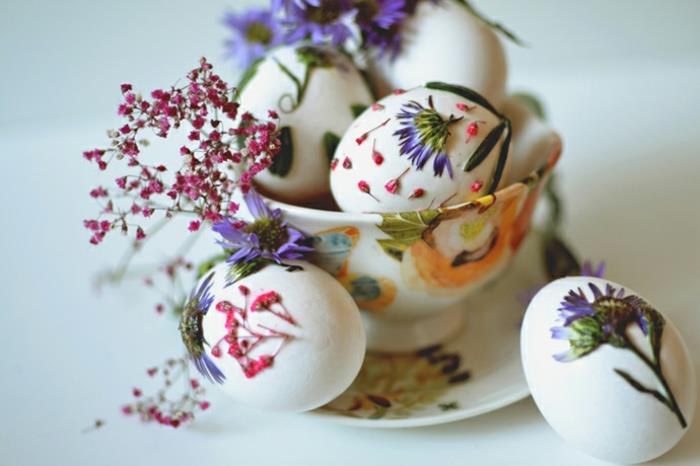malowanie rękodzieł z jajek wielkanocnych z dziećmi wiosennymi kwiatami