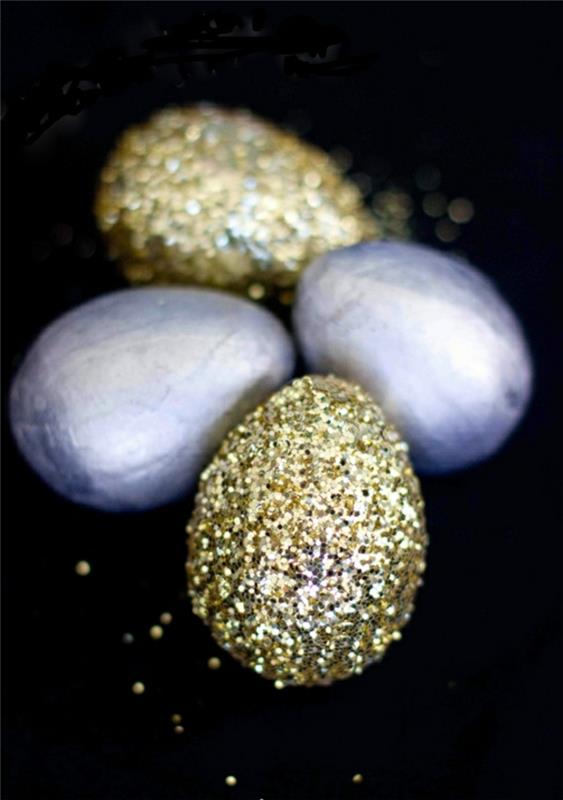 Pisanki zaprojektuj niebieskie złote brokatowe jajka udekoruj dekoracja wielkanocna dekoracja stołu
