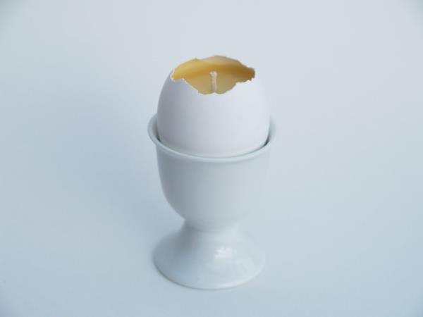 świece wielkanocne skorupka jajka biała porcelana w kształcie jajka