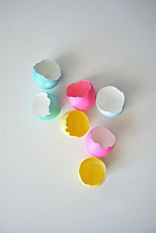 Świece wielkanocne skorupki jajek kolorowe kolorowe