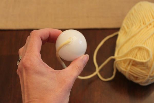 Wieniec wielkanocny Tinker przędza plastikowe jajka pomysły na majsterkowanie