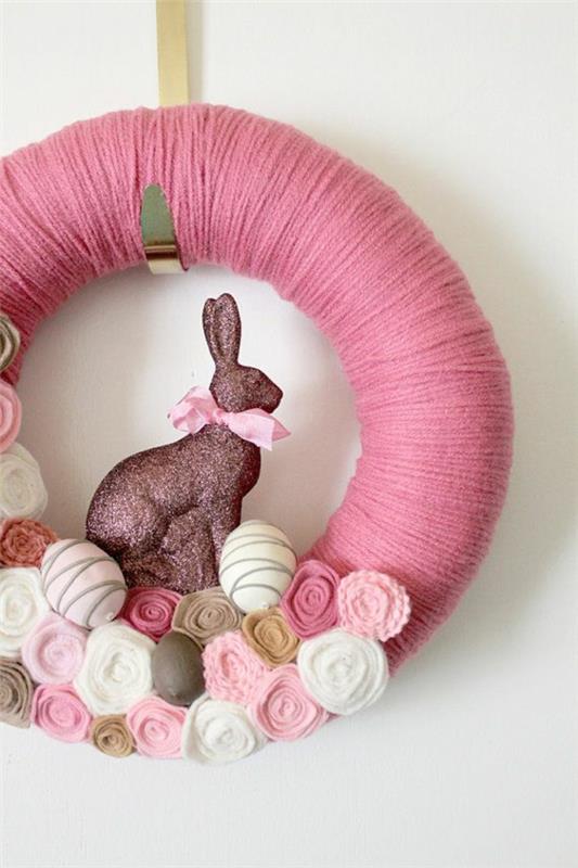 Wielkanocny wieniec majsterkować różowa przędza easter bunny pomysły diy majsterkować pomysły