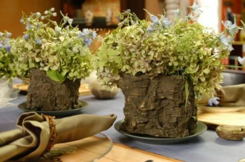décoration de pâques dans un pot de fleur en bois véritable de style campagnard
