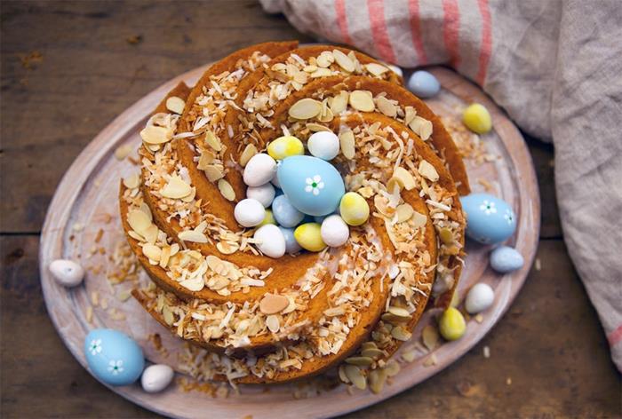 Nid de Pâques cuire un nid de gâteau au chocolat