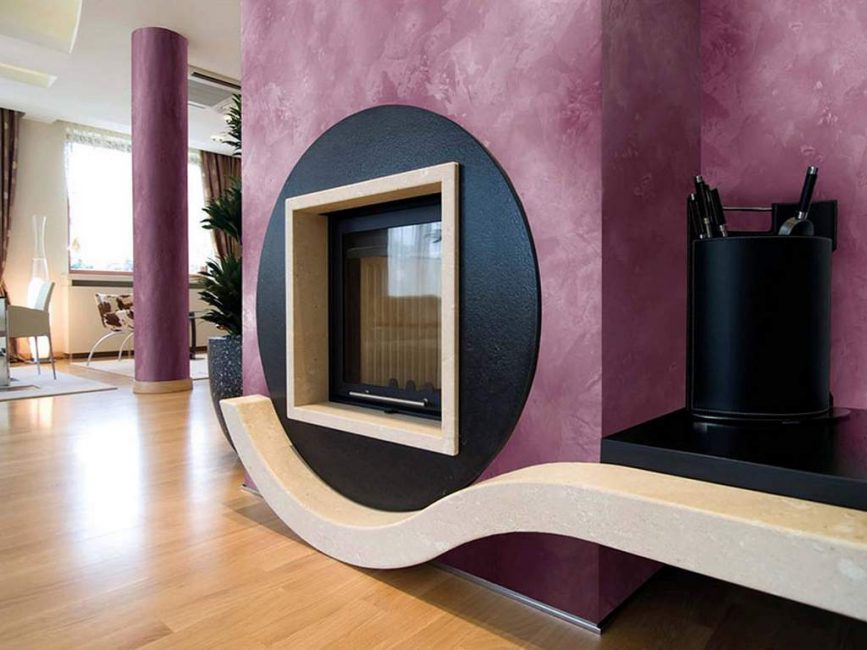 Необичаен дизайн на хола в лилаво