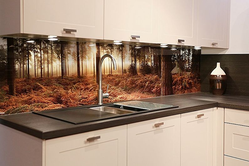 Декорация на кухненска стена - Стъклена повърхност