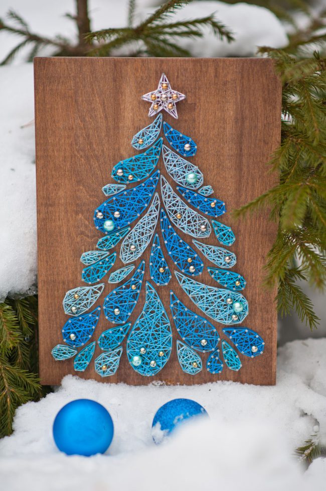 لوحة رأس السنة الجديدة الجميلة مع شجرة عيد الميلاد الزرقاء