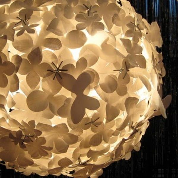 papierowe lampki białe motyle kwiaty