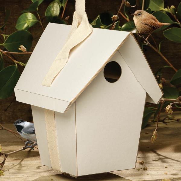 maison en carton pour oiseaux