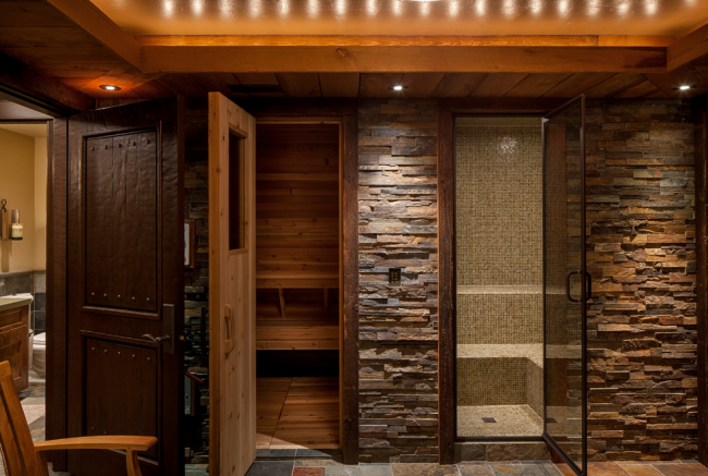 Optimální kombinace dřevěných dveří do sauny a skla do hammamu
