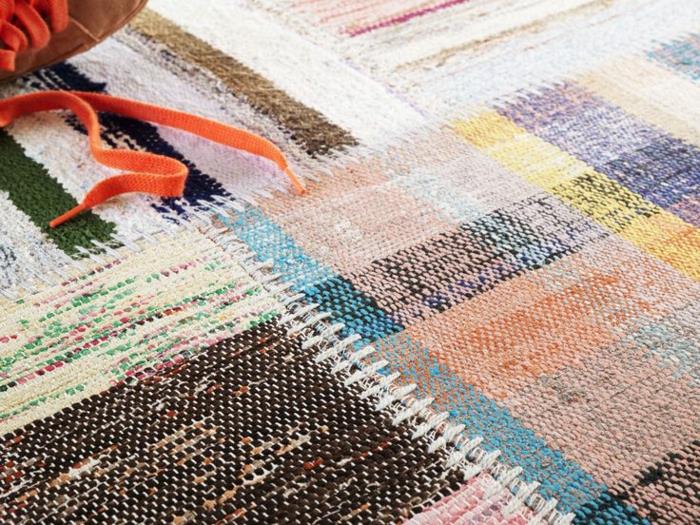 tapis patchwork et tapis de couloir cousent des pièces colorées ensemble