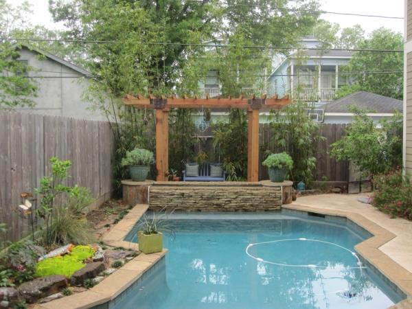 pergola toit terrasse couvrant piscine bambou