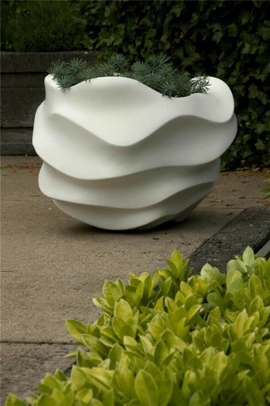 sadzarka nowoczesne białe rośliny ogrodowe