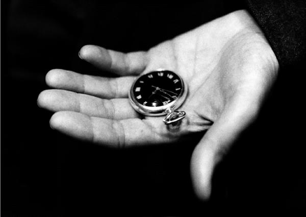 Photographes Ralph Gibson photographie noir et blanc montre de poche
