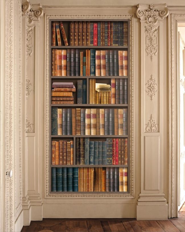 Dekorace knihovny s pilastry je ideální pro klasický interiér