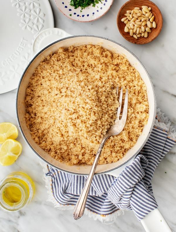 Préparer un couscous aux pignons de pin sain