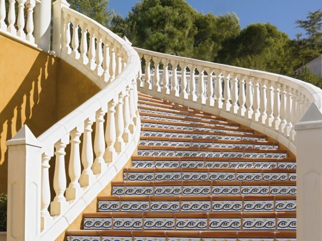 Външното стълбище е един от основните елементи на конструкцията.