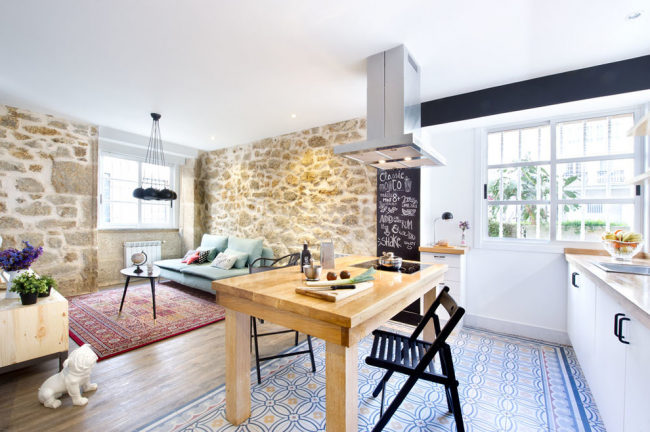 Obývací pokoj spojený s kuchyní
