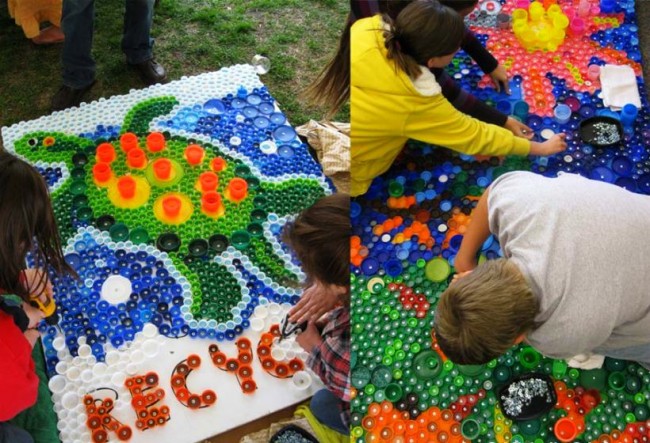 Занаяти от тапи от пластмасови бутилки. Създаването на мозайки и други пластмасови орнаменти заедно с децата е първата стъпка в тяхното възпитание да бъдат съзнателни за околната среда.