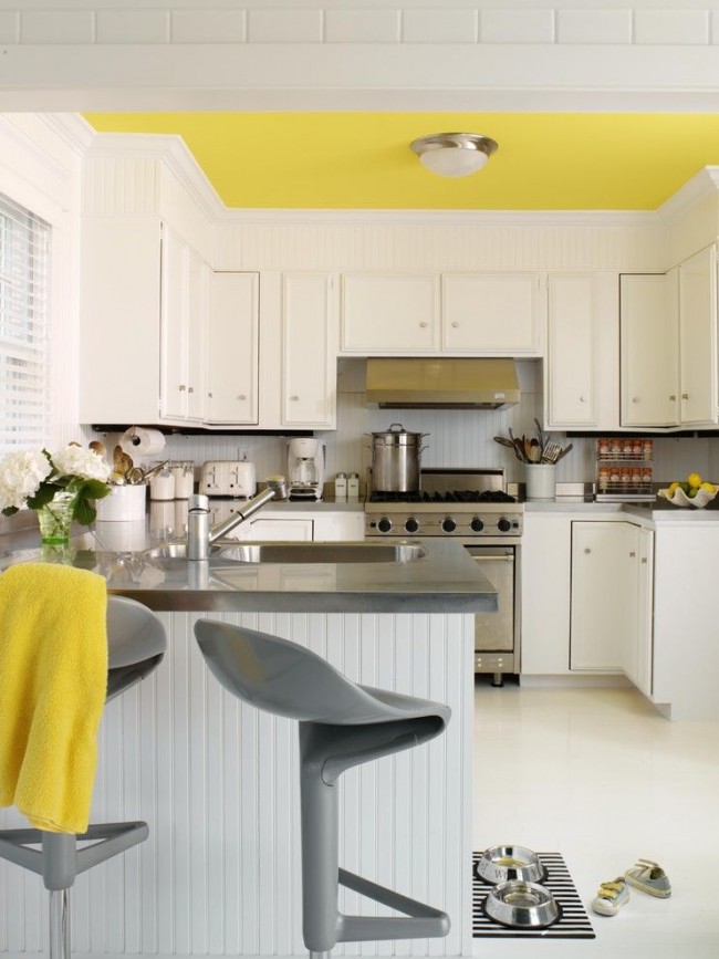 Лимонов таван - ярко докосване в интериора на кухнята