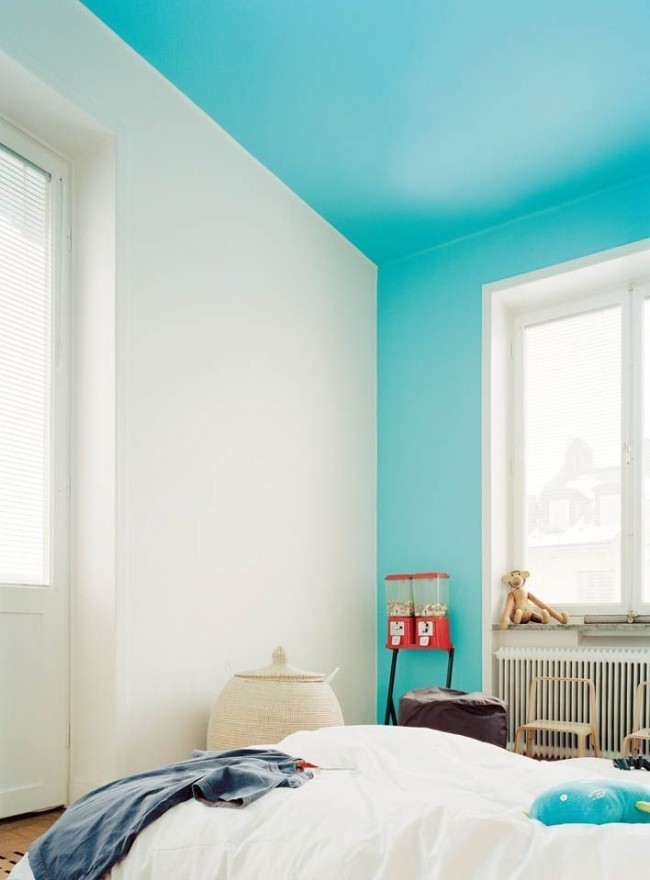 За боядисване на тавана обикновено се използват бои на водна основа.