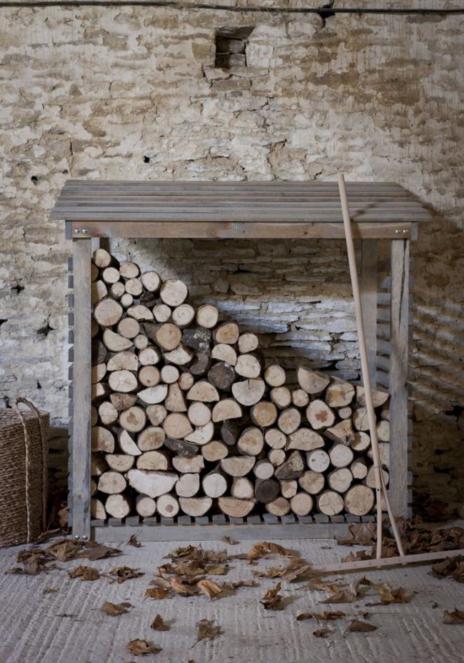 Das Design eines gewöhnlichen Holzstapels ist recht einfach herzustellen, und Sie werden es jetzt selbst sehen.