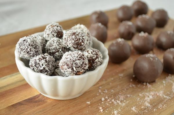Zrób własne kulki czekoladowe z suszonego kokosa