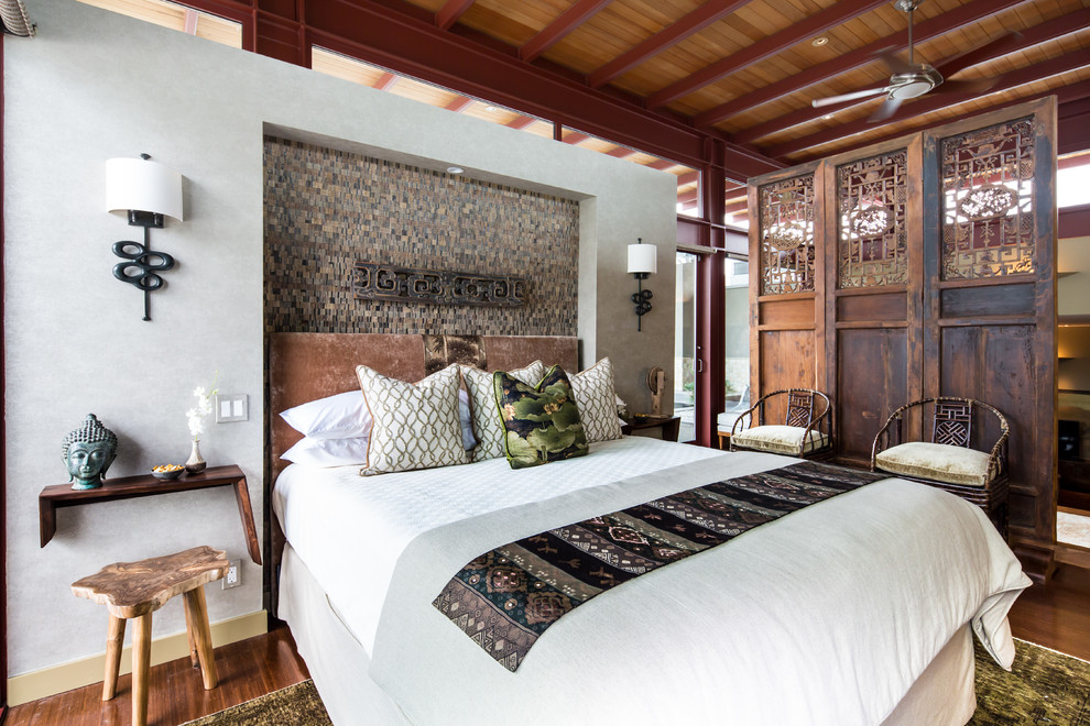 Harmonisches Interieur des Schlafzimmers, im orientalischen Stil eingerichtet