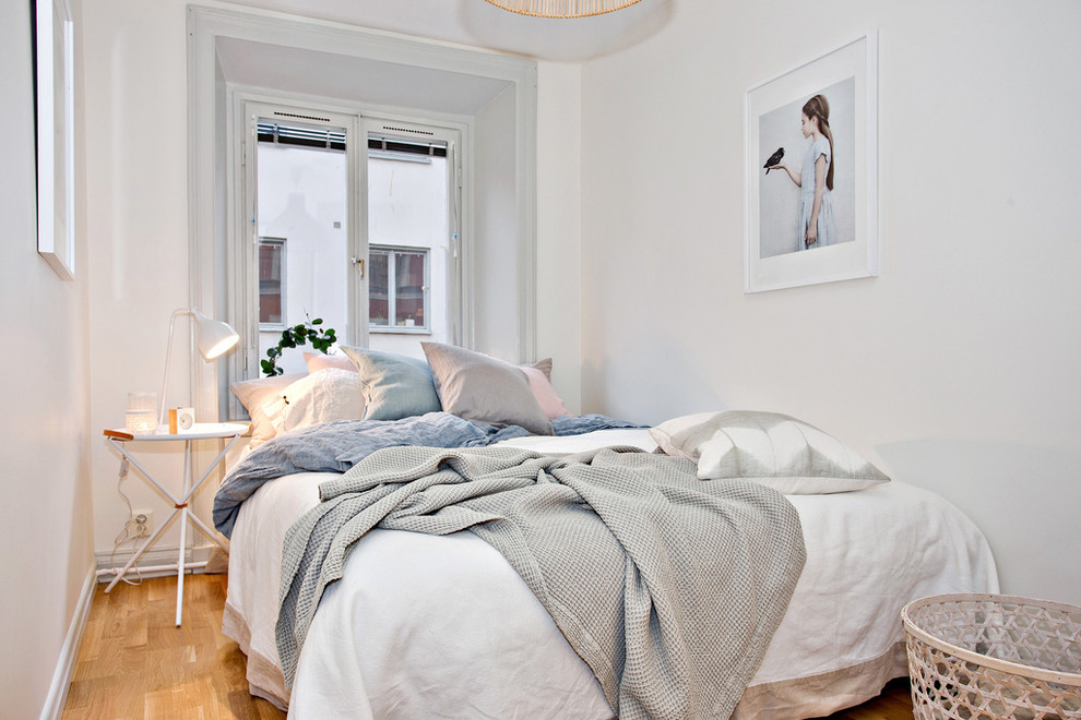 Kompaktes Schlafzimmer mit skandinavischem Design