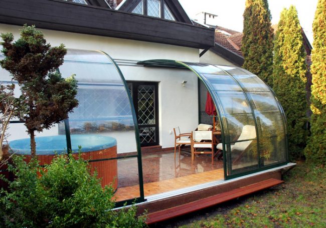 Veranda aus Polycarbonat mit Schiebewänden