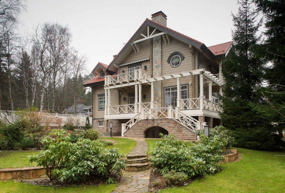 Луксозна калдъръмена къща с таванско помещение в класически стил