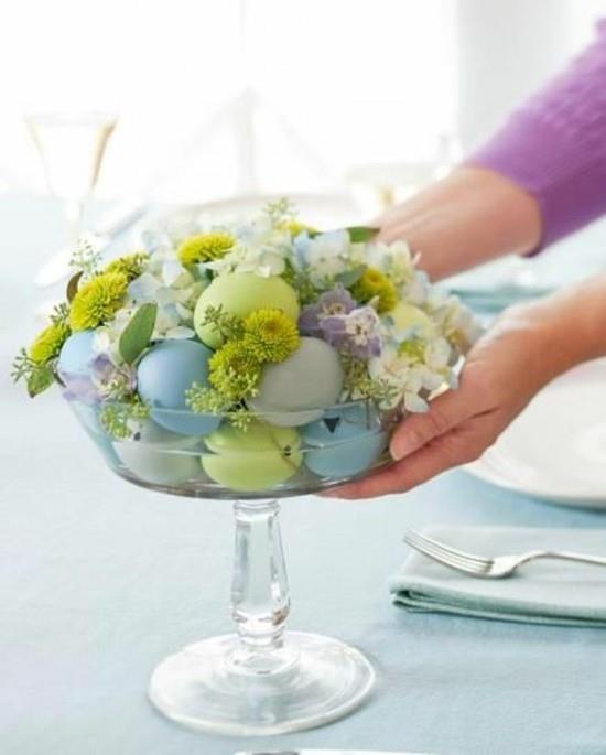 purystyczne pomysły na dekoracje wielkanocne świeże kwiaty i jajka