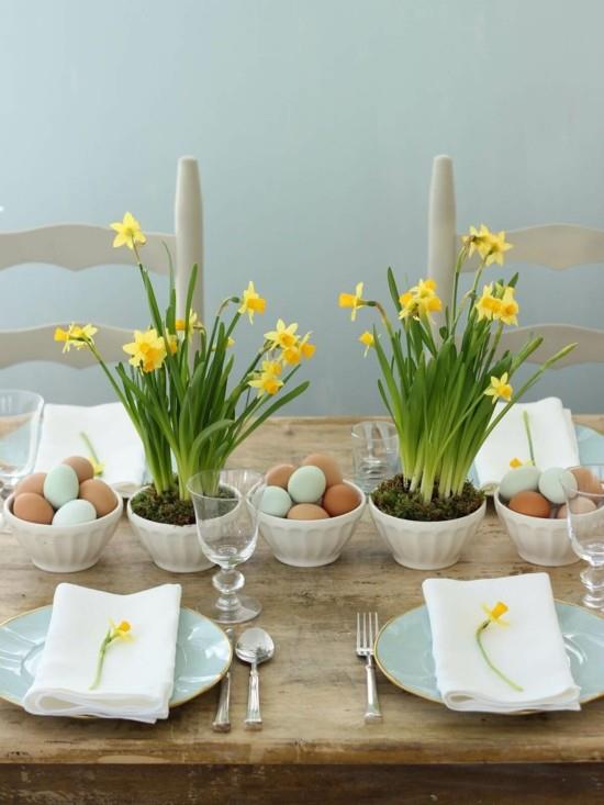 purystyczne dekoracje stołu zrównoważone żonkile wielkanocne pisanki