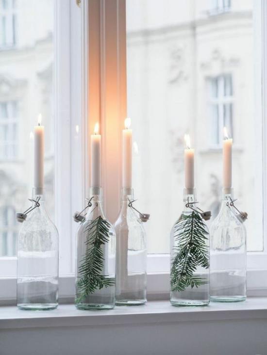 purystyczna dekoracja świąteczna parapet biały świece jodła zielona