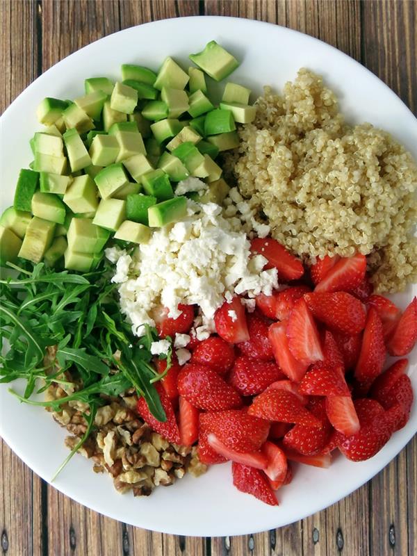 recettes de quinoa abocado fraise salade de roquette