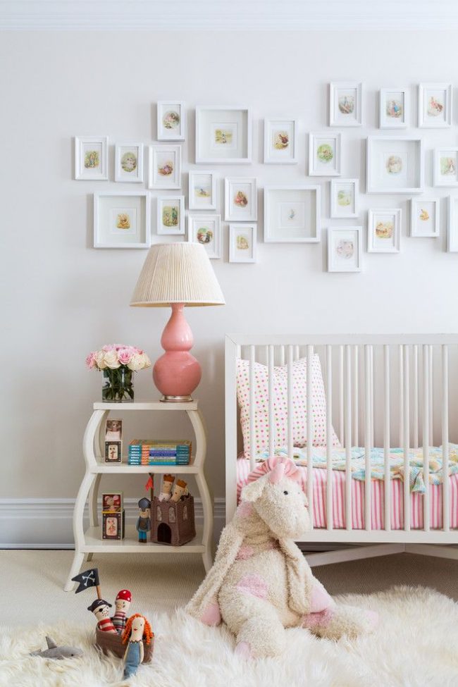 Fabelhafte Illustrationen für ein Kinderzimmer mit originellem Layout, die Rahmen unterschiedlicher Größe kombinieren