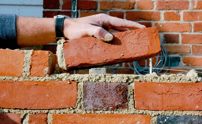 Výběr spojů se nejlépe provádí při stavbě zdi.