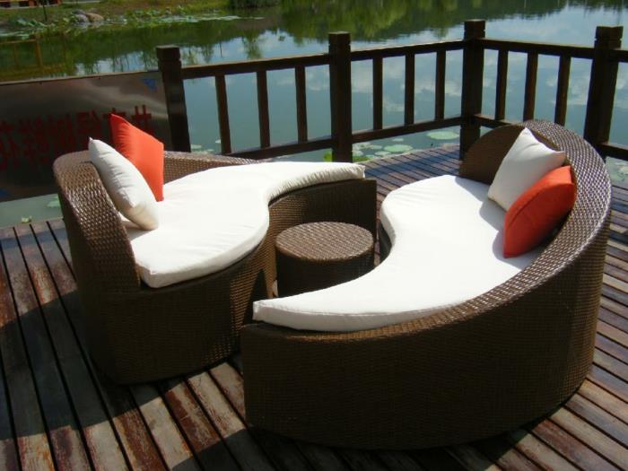 Rattanowa sofa ogrodowa o nietypowym kształcie okrągły stół ogrodowy meble ogrodowe,